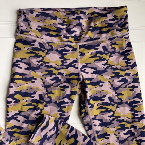 Fabletics Pink/Green Camo Powerhold Ankle Length Leggings Small - Picture 3 of 7